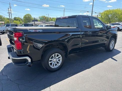 Used 2022 Chevrolet Silverado 1500 LT AWD/4WD image 6