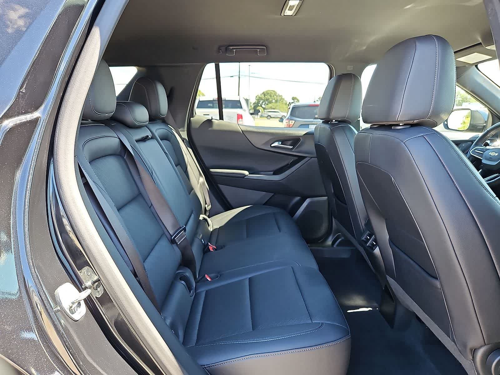 Used 2025 Chevrolet Equinox LT w/ Convenience Package II AWD/4WD image 32