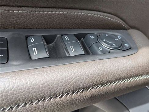 Used 2024 GMC Yukon Denali w/ Denali Reserve Package image 7