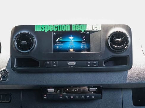 Used 2024 Mercedes-Benz Sprinter 2500 image 13
