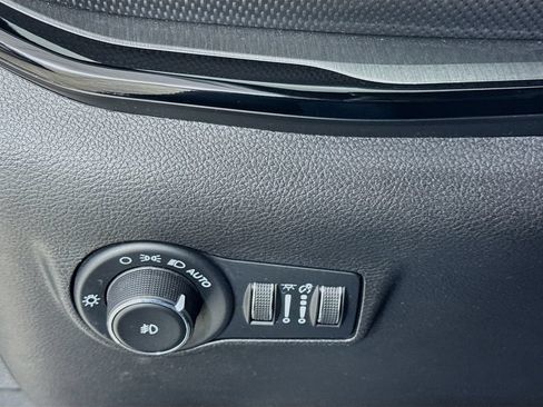 Used 2023 Jeep Compass Trailhawk AWD/4WD image 11