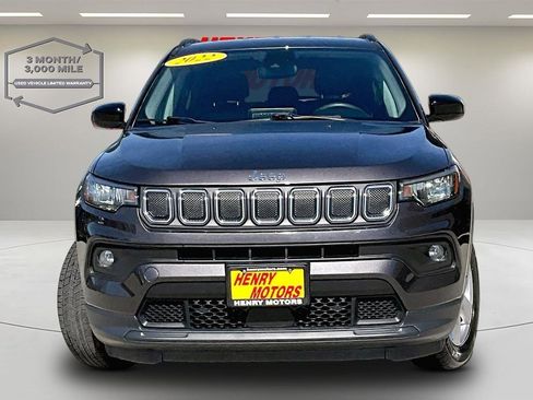 Used 2022 Jeep Compass Latitude image 2