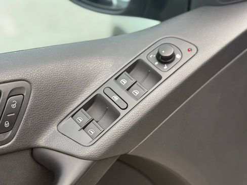 Used 2015 Volkswagen Tiguan S image 15