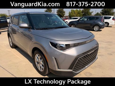 Certified 2025 Kia Soul LX w/ LX Technology Package FWD image 5