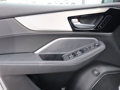 Used 2026 Acura MDX SH-AWD image 11