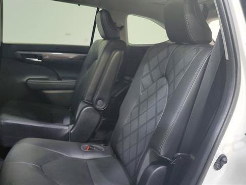 Used 2021 Toyota Highlander Platinum AWD/4WD image 23