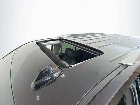 Used 2018 Cadillac Escalade Premium Luxury image 20