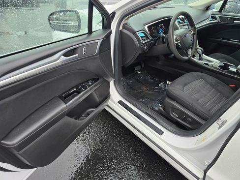 Used 2016 Ford Fusion SE FWD image 18