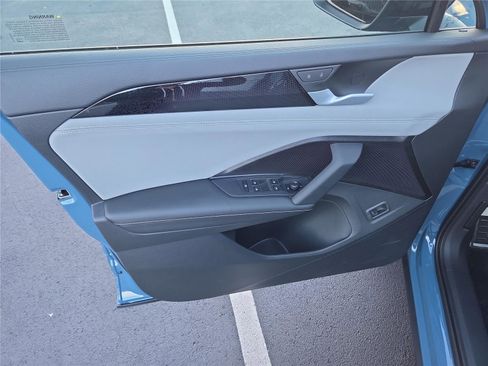 New 2025 Volkswagen Tiguan SE R-Line image 9