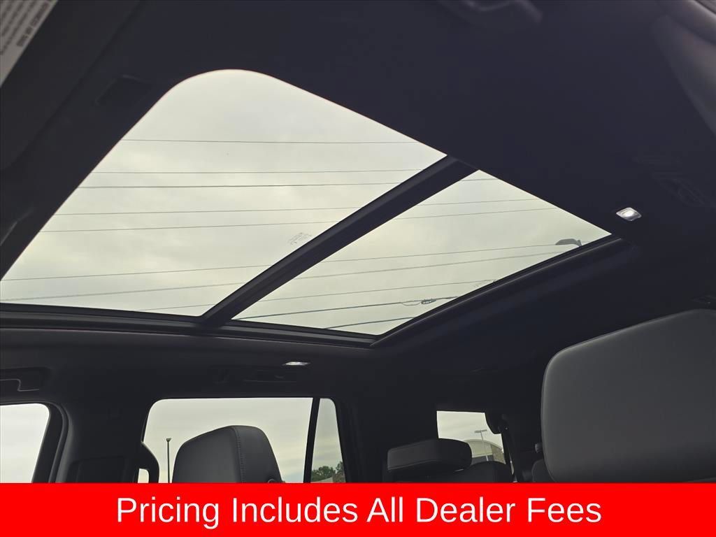 Used 2024 Chevrolet Tahoe LT w/ Luxury Package AWD/4WD image 13