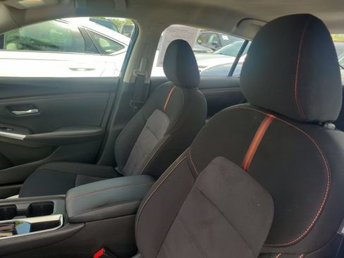 Used 2025 Nissan Sentra SR FWD image 11