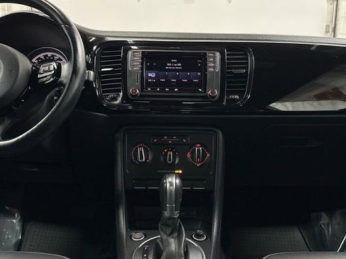 Used 2018 Volkswagen Beetle 2.0T FWD image 24