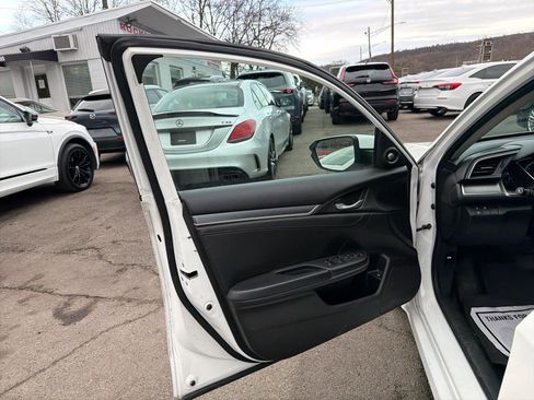 Used 2017 Honda Civic Touring image 15