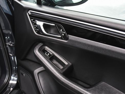 Used 2024 Porsche Macan image 19