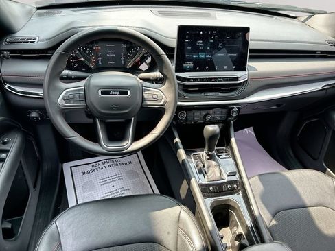 Used 2025 Jeep Compass Trailhawk AWD/4WD image 23