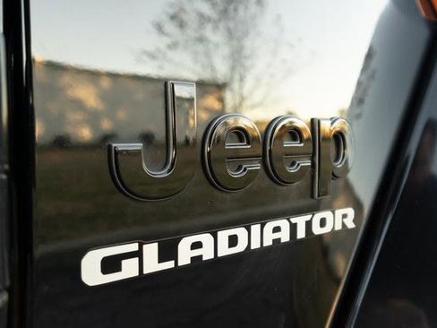 Used 2021 Jeep Gladiator Overland image 37