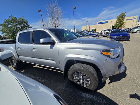 Used 2020 Toyota Tacoma SR5 AWD/4WD image 7