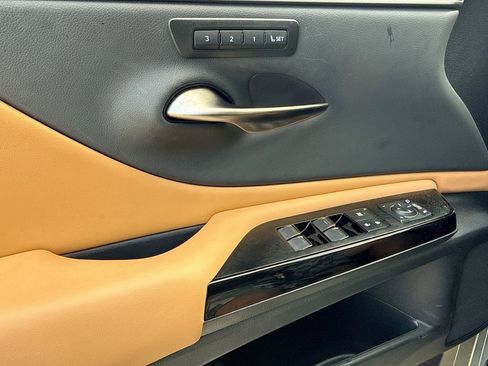 Used 2025 Lexus ES 350 w/ Premium Package FWD image 29
