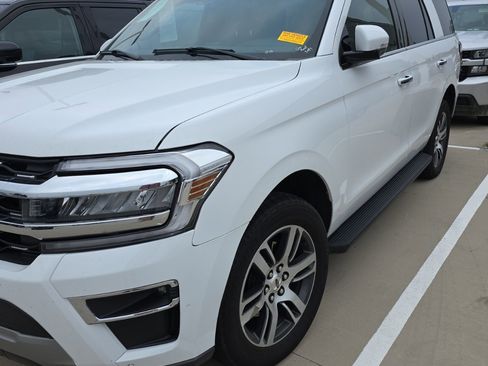 Used 2024 Ford Expedition Limited image 2