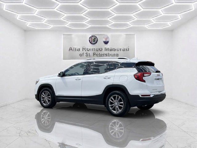 Used 2023 GMC Terrain SLT w/ Tech Package FWD image 3