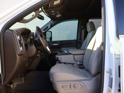 Used 2023 GMC Sierra 2500 SLE w/ SLE Convenience Package image 8