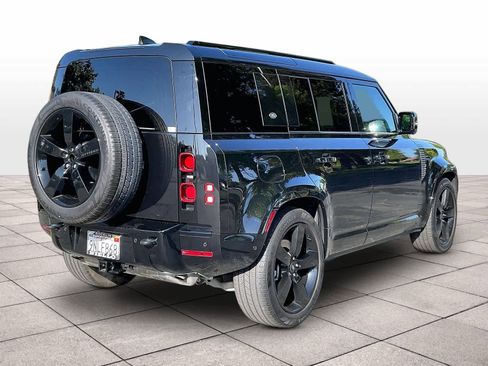 Used 2024 Land Rover Defender 110 X-Dynamic SE AWD/4WD image 15