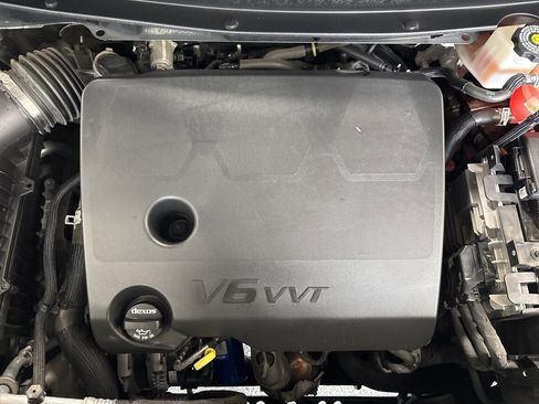 Used 2023 Chevrolet Traverse LT w/ Rear Camera Mirror Package image 43