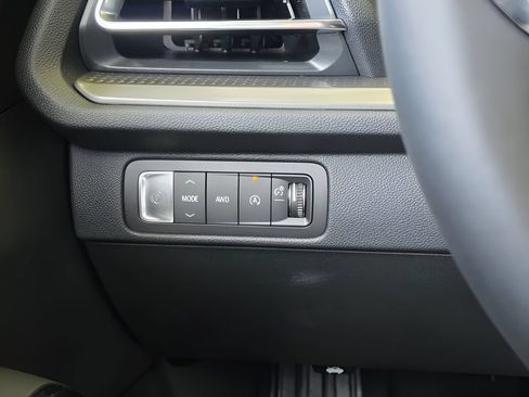 New 2026 Chevrolet Traverse LT w/ Sun and Wheel Package AWD/4WD image 24