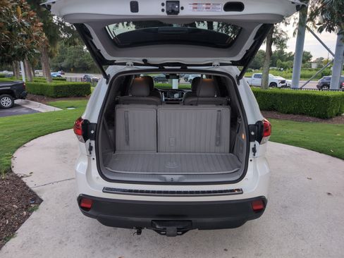 Used 2018 Toyota Highlander XLE AWD/4WD image 33