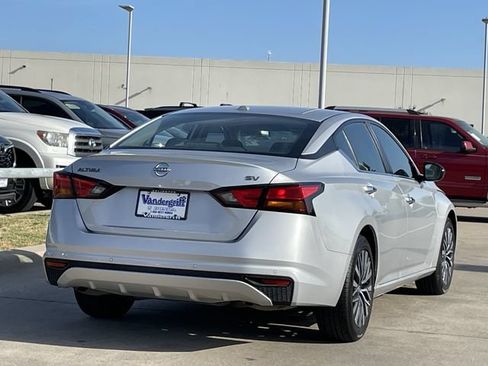 Used 2024 Nissan Altima 2.5 SV FWD image 4