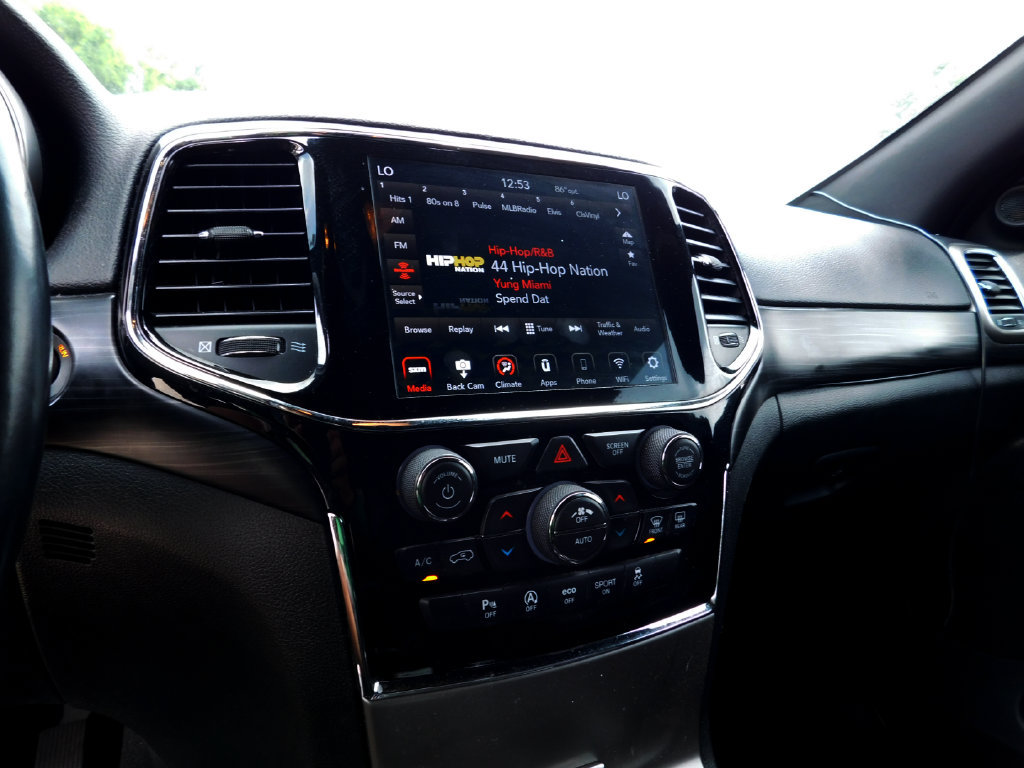 Used 2020 Jeep Grand Cherokee Altitude AWD/4WD image 22