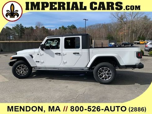 New 2025 Jeep Gladiator Sport image 7