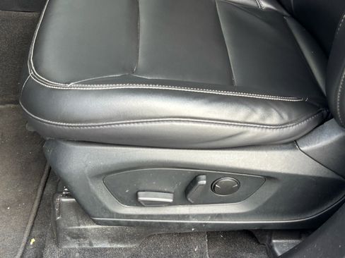 Used 2021 Ford Explorer XLT w/ Equipment Group 202A RWD image 9