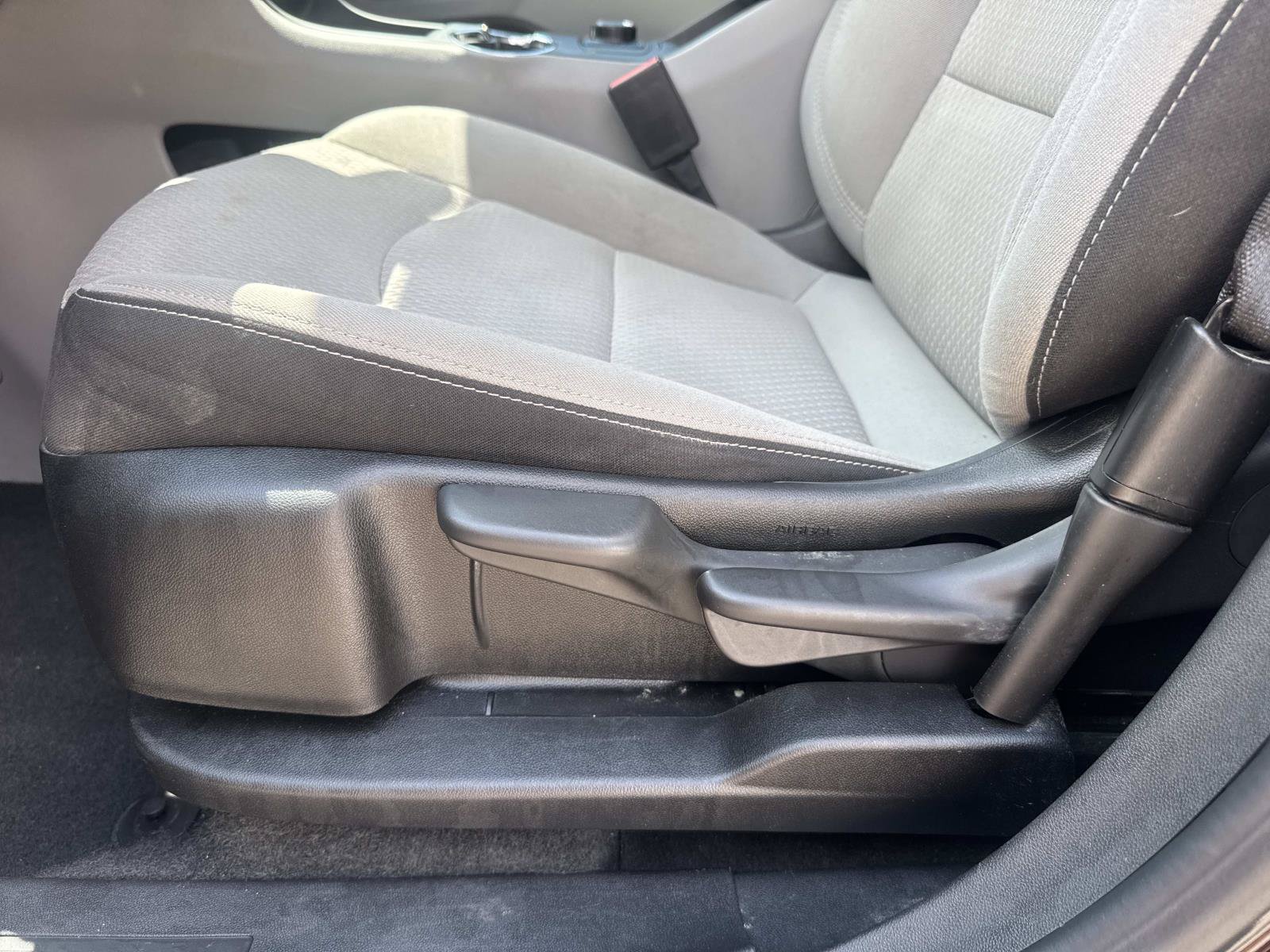 Used 2024 GMC Terrain SLE FWD image 17
