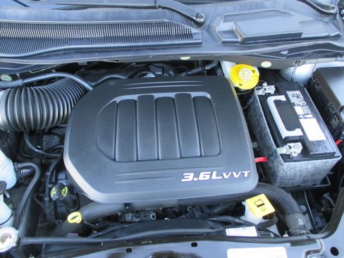 Used 2017 Dodge Grand Caravan SE w/ Power Window Group image 18