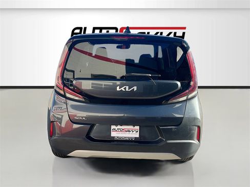 Used 2023 Kia Soul LX image 6