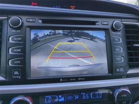 Used 2017 Toyota Highlander Limited image 21