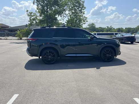 Used 2022 Nissan Pathfinder Platinum w/ Cargo Package FWD image 4