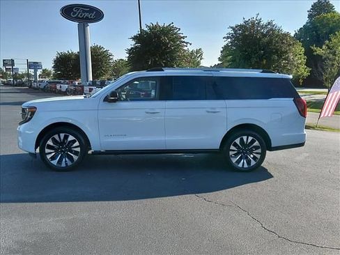 Used 2025 Ford Expedition Max Platinum w/ Driver's Package AWD/4WD image 7