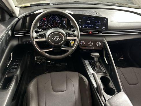 Used 2021 Hyundai Elantra SE image 22