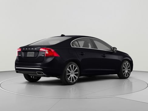 Used 2017 Volvo S60 T5 Inscription AWD/4WD image 3