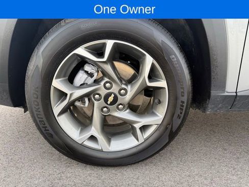 Used 2025 Chevrolet Trax LT w/ LT Convenience Package image 4