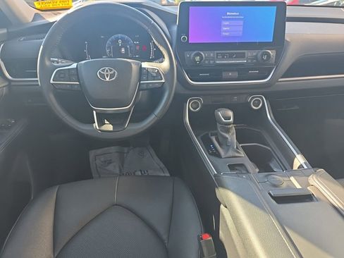 Used 2024 Toyota Grand Highlander XLE image 22