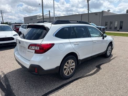 Used 2019 Subaru Outback 2.5i Premium AWD/4WD image 3