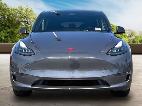 Used 2023 Tesla Model Y 2WD image 2