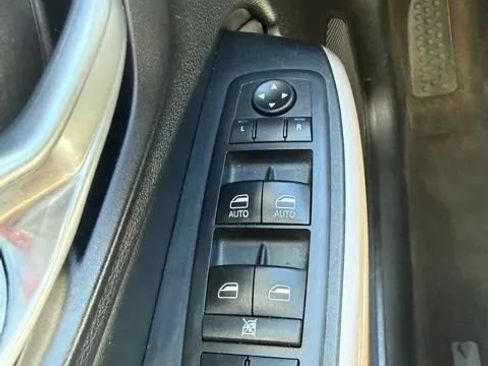 Used 2017 Jeep Cherokee Limited FWD image 16