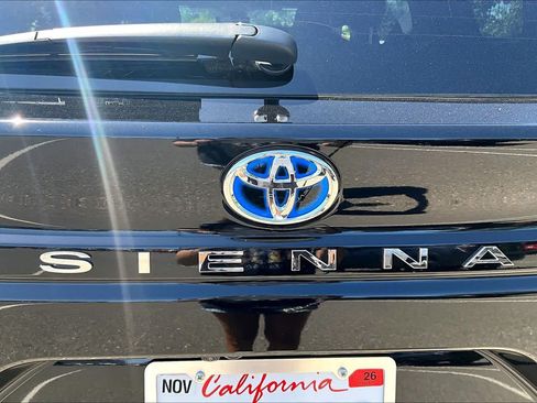 Used 2025 Toyota Sienna Limited AWD/4WD image 30