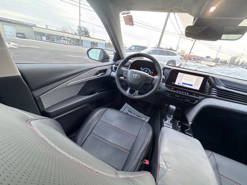 Used 2025 Toyota Camry LE image 28