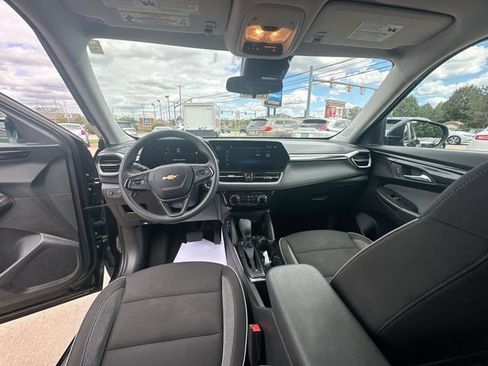 Used 2025 Chevrolet TrailBlazer LT AWD/4WD image 21