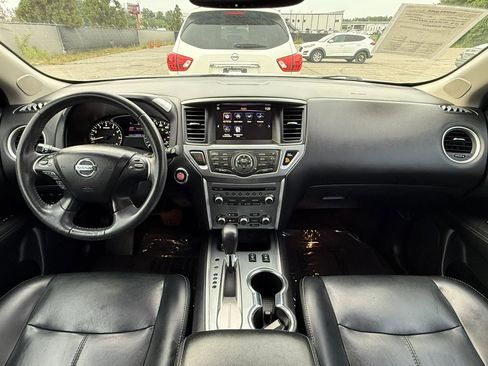 Used 2017 Nissan Pathfinder SL w/ SL Tech Package FWD image 3